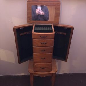 Jewelry box, used but in great condition!